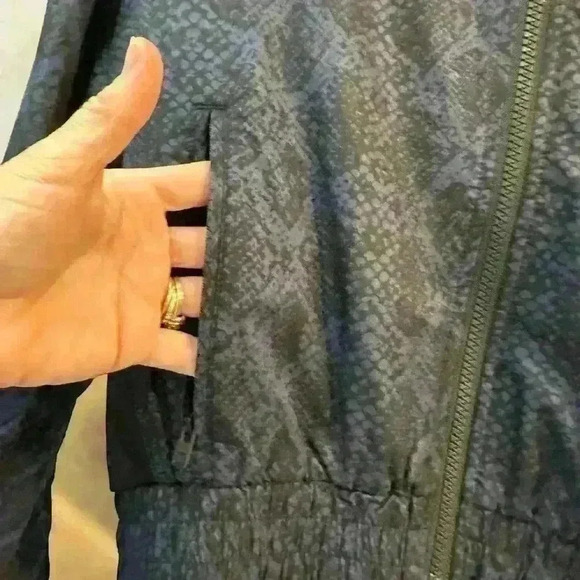 Athleta Brooklyn Reptile Snake Print Track Bomber Zip Jacket Size XXS - Picture 7 of 8